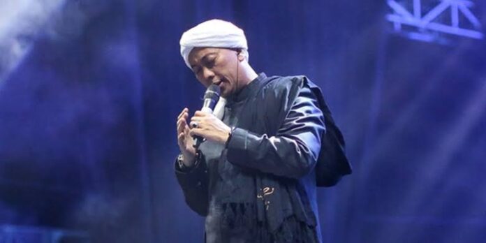 Penyanyi religi ternama tanah air, Opick akan memeriahkan penutupan Seleksi Tilawatil Quran dan Hadist (STQH) XI tingkat Provinsi Kepulauan Riau, Rabu (25/6/2025) malam. (Foto: kapanlagi)