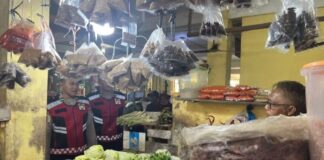 Polisi Patroli di Pasar Dabo Singkep, Cegah Premanisme dan Pungli pasar dabo singkep