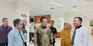 Ansar Tinjau RSUD Tanjungpinang, Pastikan Perbaikan AC Berjalan Lancar