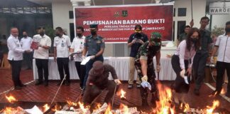 Kejari Karimun Musnahkan BB Pidana, Jutaan Batang Rokok Ilegal hingga Narkotika