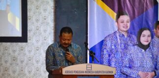 Mantan Ketua Apindo Karimun Alex Ang Tegur Bupati Main HP saat Beri Sambutan