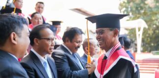 Amsakar Achmad Resmi Sandang Gelar Doktor Ilmu Pemerintahan gelar doktor amsakar achmad