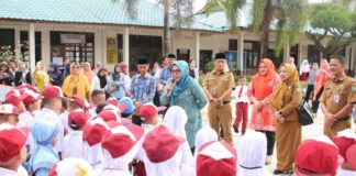 Erlita Amsakar Suntik Semangat Siswa Baru Saat MPLS MPLS siswa baru