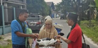 Badko HMI Riau-Kepri Bagikan Ribuan Bendera Merah Putih, Ajak Masyarakat Rayakan Kemerdekaan