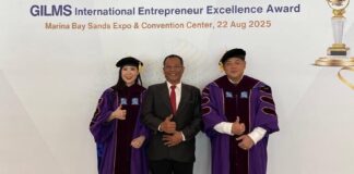 Dua Pengusaha Batam Raih Gelar Doktor Honoris Causa di Singapura pengusaha batam raih honoris causa