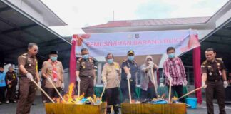 Kejari Tanjungpinang Musnahkan Barang Bukti 28 Perkara Tindak Pidana kejari tanjungpinang