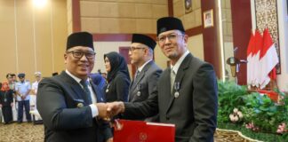 238 ASN Kepri Terima Tanda Kegormatan Satyalancana Karya Satya