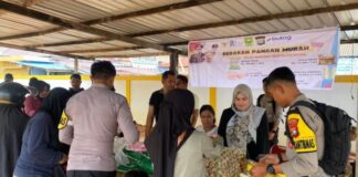 Jaga Stabilitas Harga, Polsek Bunguran Timur Gelar Pasar Murah pasar murah bunguran timur