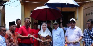 Pemkab Natuna Serahkan Bantuan Alat Pemadam untuk Warga Sedanau kebakaran sedanau natuna