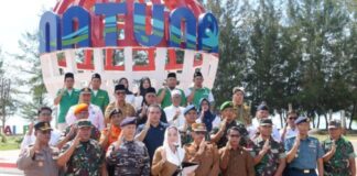 Cen Sui Lan Pimpin Deklarasi Kebangsaan di Pantai Piwang pantai piwang