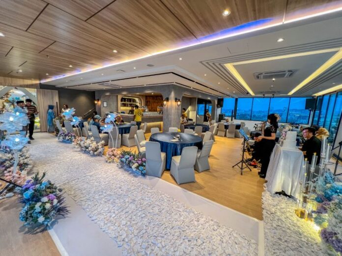 Intimate wedding yello