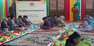 Tradisi Makan Berhidang Buka Pementasan Mak Yong di Tanjungpinang pementasan mak yong