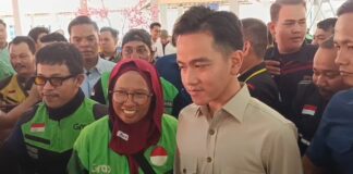 Ratusan Pengemudi Ojek Online Batam Bertemu Gibran, Pulang Bawa Sembako ojek online batam ketemu gibran