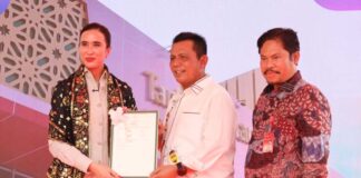 Gubernur Ansar Serahkan Sertifikat Lahan Pusat Kreasi Destinasi Pariwisata di Kawasan Gurindam 12 kepada Menpar RI