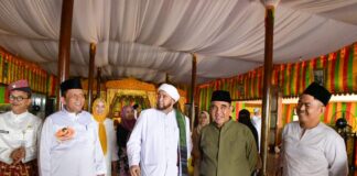 Ketua MPR RI dan Habib Syech Berkunjung ke Pulau Penyengat, Tunaikan Salat Jumat Hingga Ziarah Makam