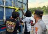 Polresta Barelang Tangkap 25 Orang Terkait Aktivitas Bongkar Muat Barang Bekas Impor di Batam