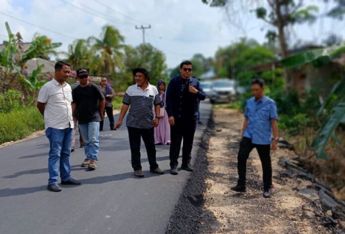 perrbaikan jalan Jalan Simpang KM 14–Tanjung Berlian