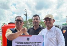 Wagub Nyanyang Serahkan Bantuan Kepri untuk Korban Bencana Aceh