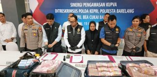 Bawa Uang Rp7,7 M Menuju Singapura, 4 Warga Jakarta Ditangkap di Pelabuhan Harbour Bay