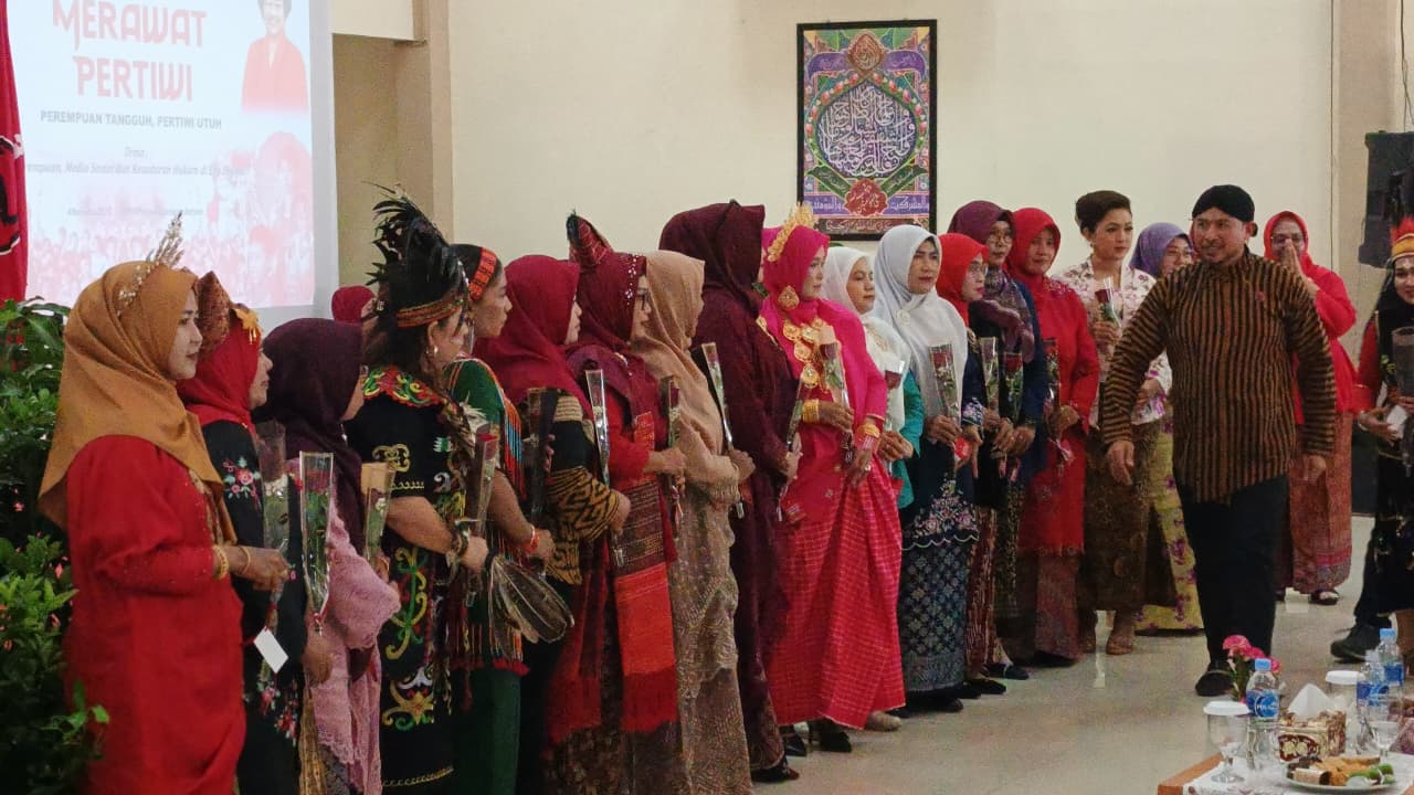 Peringatan Hari Ibu PDI Perjuangan Batam, Dorong Perempuan Melek Digital dan Peduli Lingkungan