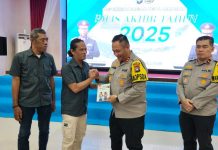 JMSI Kepri Serahkan Buku Tolak Jadi Korban TPPO kepada Kapolda Kepri tolak jadi korban TPPO