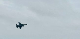 Warga Heboh, Dua Jet Tempur F-16 Terbang Rendah di Batam Center Jet Tempur F-16