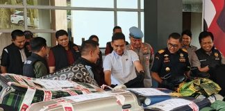 Polda Kepri Tangkap 4 Tersangka Penyelundupan Pakaian Bekas Ilegal penyelundupan pakaian bekas ilegal