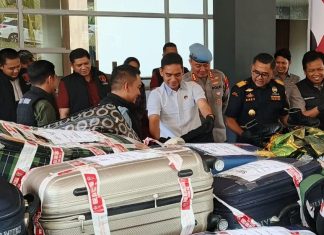 Polda Kepri Tangkap 4 Tersangka Penyelundupan Pakaian Bekas Ilegal penyelundupan pakaian bekas ilegal