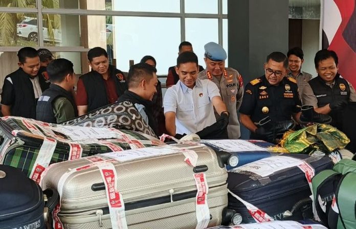 pakaian bekas penyelundupan pakaian bekas ilegal