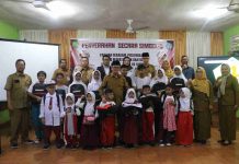 Siswa Kelas 1 SD dan SMP Tanjungpinang Terima Seragam Gratis seragam gratis tanjungpinang