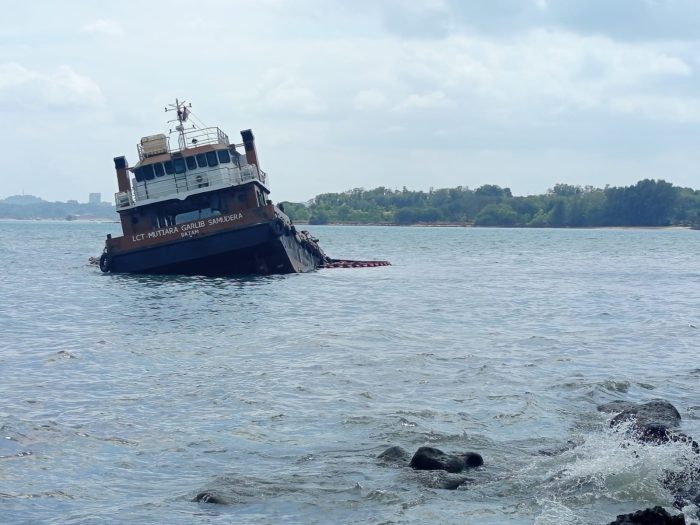 Kapal Pengangkut Limbah Kandas di Sekupang, Aparat Selidiki Dugaan Pencemaran Laut Batam