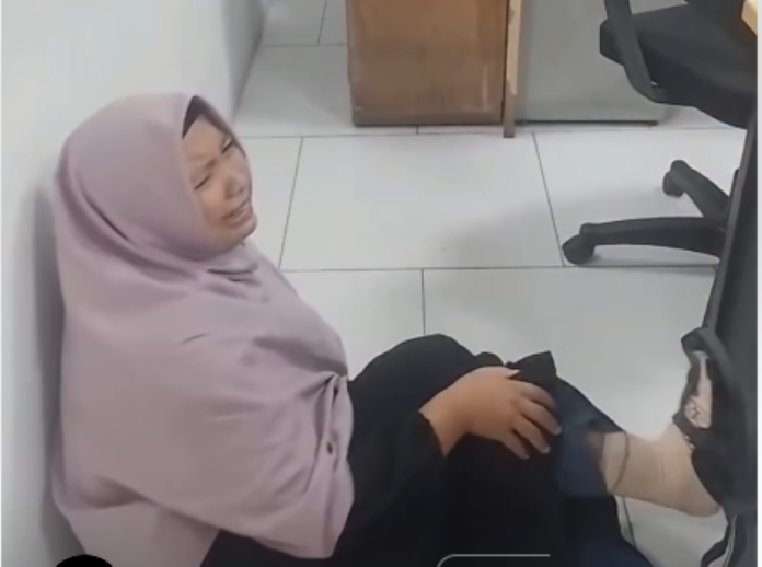 wanita tertinggal pesawat di hang nadim