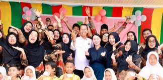 Amsakar-Li Claudia Serahkan KIA di SDN 006 Batam Kota