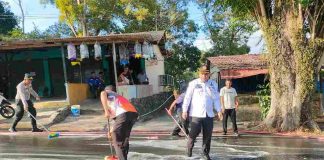 6 Motor Tergelincir, BPBD dan Damkar Bersihkan Oli Tumpah di Jalan Ahmad Yani Oli Tumpah di Jalan