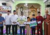 Gubernur Ansar Safari Ramadan di Masjid Ar-Rahim, Serahkan Bantuan Rp500 Juta untuk Rumah Ibadah