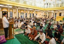 Safari Ramadan di Masjid Al Uswah, Gubernur Ansar dan Serahkan Bantuan dan Paparkan Program Pembangunan Kepri