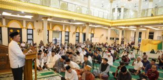 Safari Ramadan di Masjid Al Uswah, Gubernur Ansar dan Serahkan Bantuan dan Paparkan Program Pembangunan Kepri