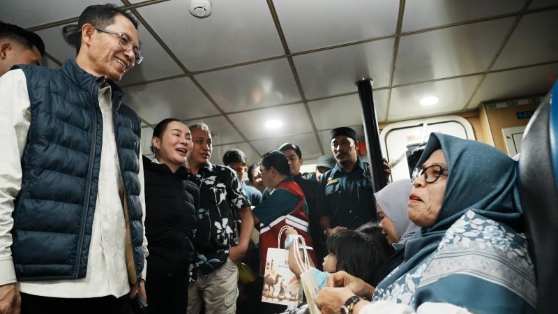 Amsakar–Li Claudia Pantau Arus Mudik Lebaran di Pelabuhan Sekupang