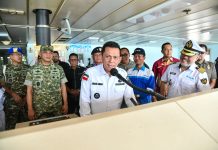 Gubernur Ansar Tinjau Pemudik KM Kelud Tujuan Belawan di Pelabuhan Batuampar Batam