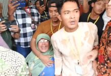 Sidang Fandi Ramadhan Sempat Ricuh saat Keluarga dan Kepolisian Saling Tarik Terdakwa sidang fandi ramadhan