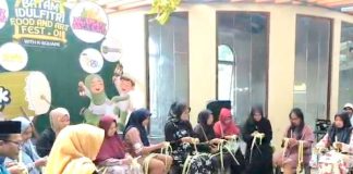 Lomba Menganyam Ketupat Meriahkan Batam Idul Fitri Food and Art Fest lomba menganyam ketupat