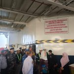 Bupati Natuna Pantau Arus Mudik di Pelabuhan Penagi