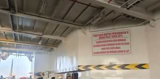 Bupati Natuna Pantau Arus Mudik di Pelabuhan Penagi