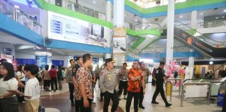 Wakapolda Kepri Cek Pos Pelayanan dan Pantau Arus Mudik di Batam Center arus mudik di batam