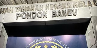 Dipidana karena Sengketa Sewa Rumah, Ibu di Jakarta Barat Divonis Lepas Setelah 4 Bulan Ditahan Pengadilan Negeri Jakarta Barat memutus lepas seorang ibu bernama Cahyati (49) dari seluruh tuntutan hukum dalam perkara dugaan penipuan dan penggelapan yang berawal dari sengketa sewa-menyewa rumah dalam sidang putusan di PN Jakarta Barat, Senin (27/4/2026). (Foto: AlurNews)