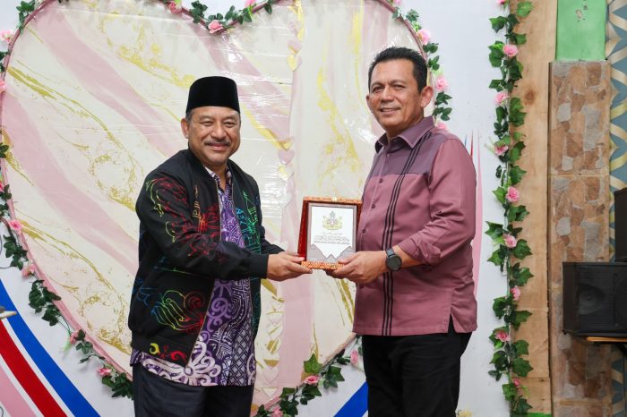 Gubernur Ansar Sambut Menteri Besar Kelantan di Pulau Penyengat