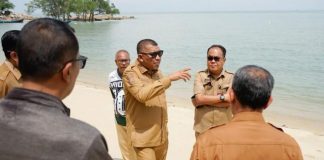 Pasca Tragedi Tenggelam, Wabup Rocky Tinjau Pantai Pelawan: Evaluasi Soal SOP Keselamatan