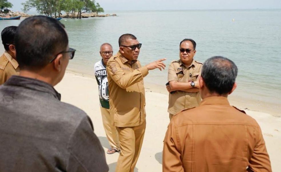 Pasca Tragedi Tenggelam, Wabup Rocky Tinjau Pantai Pelawan: Evaluasi Soal SOP Keselamatan