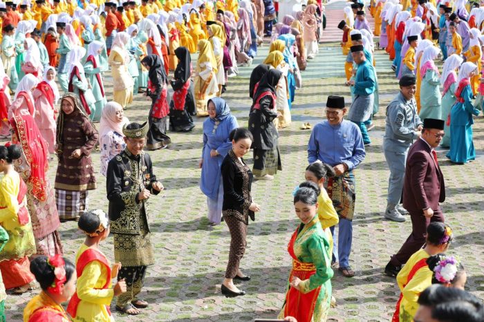 Amsakar-Li Claudia Menari Zapin Ngenang Bersama 5.120 Pelajar Meriahkan Hardiknas 2026
