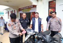 Dua Remaja di Batam Bobol Motor Pakai Gunting Stainless bobol motor pakai gunting